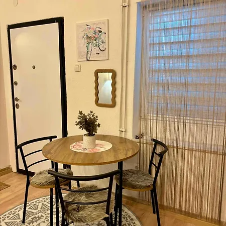 Urban Center Apartment *
